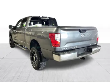 2016 Nissan Titan XD - image 10