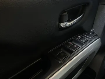 2016 Nissan Titan XD - image 20