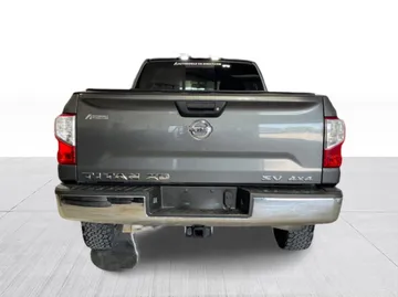 2016 Nissan Titan XD - image 11