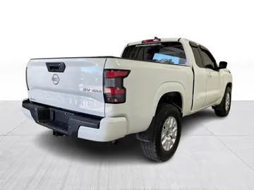 2023 Nissan Frontier - image 14