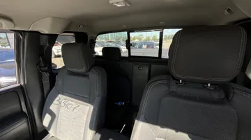 2023 Nissan Frontier - image 7