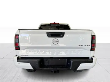 2023 Nissan Frontier - image 12