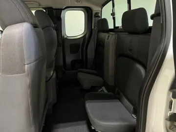 2023 Nissan Frontier - image 15