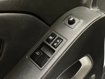2023 Nissan Frontier - image 23