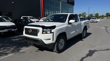 2023 Nissan Frontier - image 2