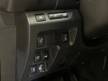 2023 Nissan Frontier - image 28