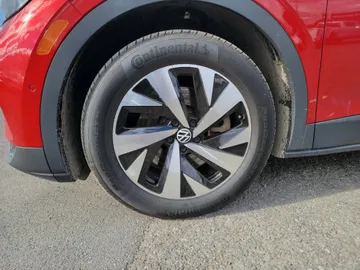 2023 Volkswagen ID.4 - image 9