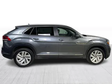2021 Volkswagen Atlas Cross Sport - image 2