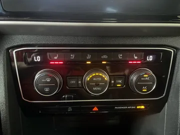 2021 Volkswagen Atlas Cross Sport - image 25