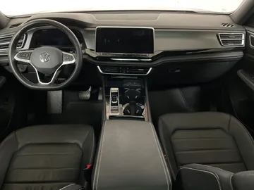 2024 Volkswagen Atlas Cross Sport - image 21