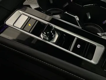 2024 Volkswagen Atlas Cross Sport - image 32
