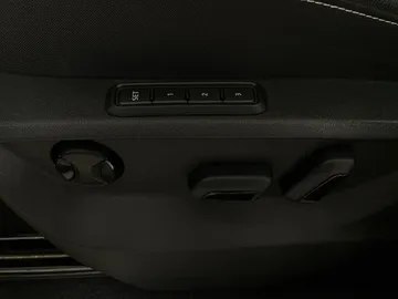2024 Volkswagen Atlas Cross Sport - image 14