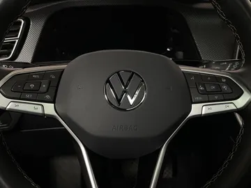 2024 Volkswagen Atlas Cross Sport - image 16
