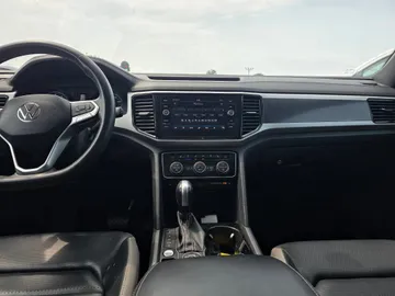 2021 Volkswagen Atlas Cross Sport - image 9
