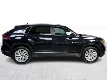 2021 Volkswagen Atlas Cross Sport - image 2