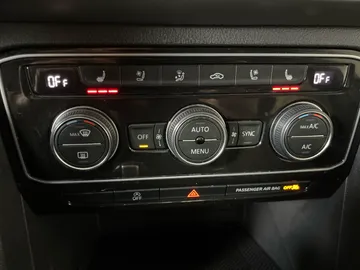 2021 Volkswagen Atlas Cross Sport - image 26