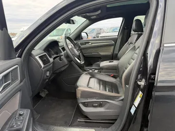 2021 Volkswagen Atlas Cross Sport - image 8