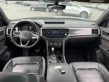 2021 Volkswagen Atlas Cross Sport - image 9