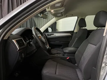 2018 Volkswagen Atlas - image 3