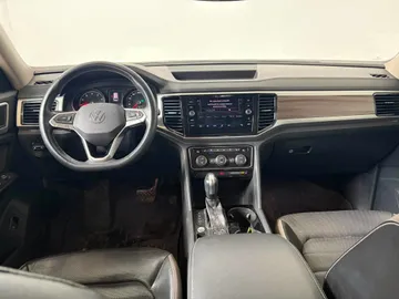 2021 Volkswagen Atlas - image 7