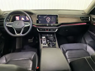 2024 Volkswagen Atlas - image 4