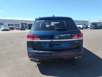 2022 Volkswagen Atlas - image 7