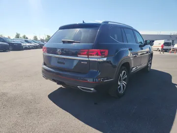 2022 Volkswagen Atlas - image 6