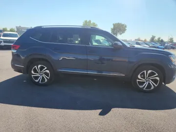 2022 Volkswagen Atlas - image 4