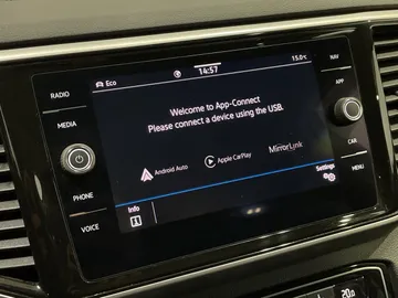 2022 Volkswagen Atlas - image 8