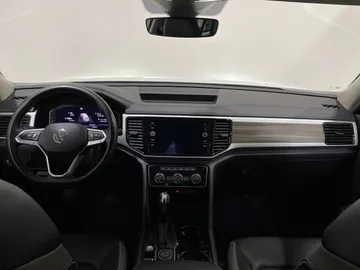 2022 Volkswagen Atlas - image 4
