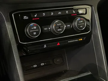 2022 Volkswagen Atlas - image 24