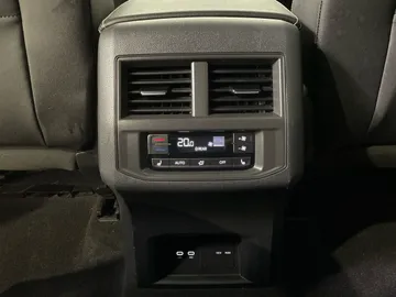 2022 Volkswagen Atlas - image 32