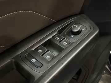 2023 Volkswagen Atlas Cross Sport - image 24