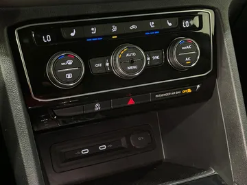 2023 Volkswagen Atlas Cross Sport - image 23