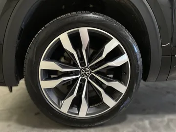 2023 Volkswagen Atlas Cross Sport - image 7