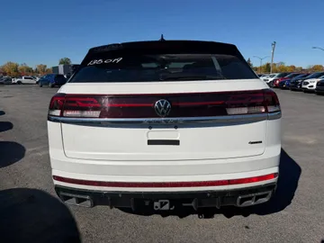 2024 Volkswagen Atlas Cross Sport - image 6