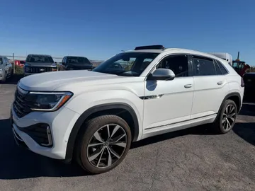 2024 Volkswagen Atlas Cross Sport - image 3