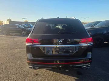 2023 Volkswagen Atlas - image 6