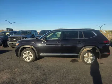 2023 Volkswagen Atlas - image 4