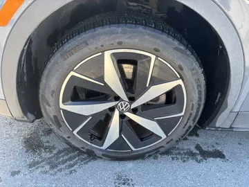 2023 Volkswagen ID.4 - image 7