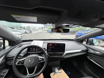 2023 Volkswagen ID.4 - image 8