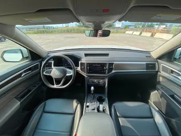 2022 Volkswagen Atlas - image 8