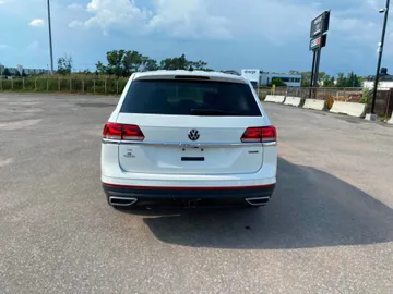 2022 Volkswagen Atlas - image 7