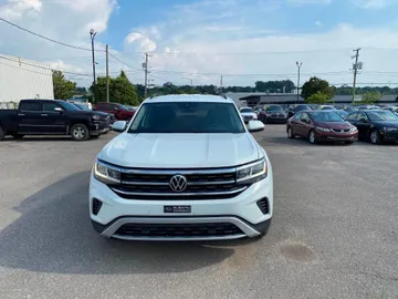 2022 Volkswagen Atlas - image 2