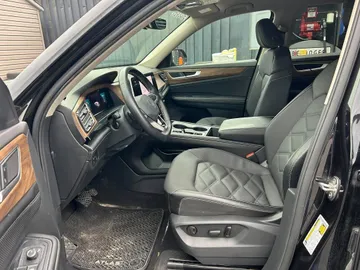 2024 Volkswagen Atlas - image 8