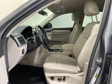 2018 Volkswagen Atlas - image 3