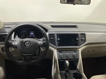 2018 Volkswagen Atlas - image 4