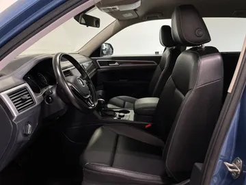 2019 Volkswagen Atlas - image 3