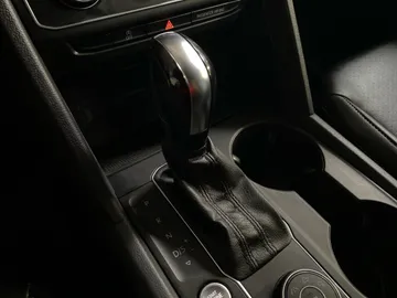 2021 Volkswagen Atlas - image 30