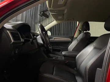 2021 Volkswagen Atlas - image 10